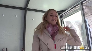Kriszti, a magyar szőke csajszi pénzért szexel nyílvánosan Thumb