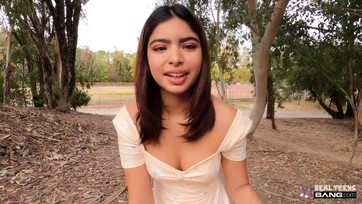 19 éves cuki latin suna először kefél kamerák előtt Thumb