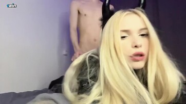 Ráült a bárban felcsípett pasi farkára aki meggondolatlanul beleélvezett a puncijába Thumb