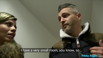 Az utcafronton felcsípett pesti milfet jól megkefélte a fakecastingos amíg a házastársa odakint várakozott Thumb