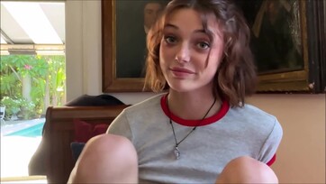 A huncut mostohahúgocskám megmutizta az imádnivaló talpacskáit majd rádőlt az ágaskodó péniszemre Thumb