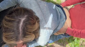 Míg én vezettem a faszhiányos nejecském hátul vígan meglovagolta a legjobb spanom farkát Thumb