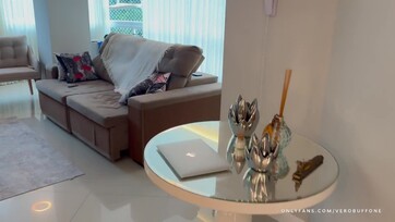 A fiatal fiú huzavona nélkül belógatta az acélos péniszét a beékelődött nevelőanyja puncusába Thumb